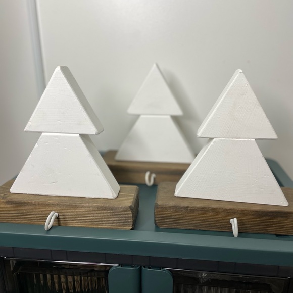 InsideStyleCo Handcrafted 4pc Rustic Tree Stocking Holders - Picture 6 of 14